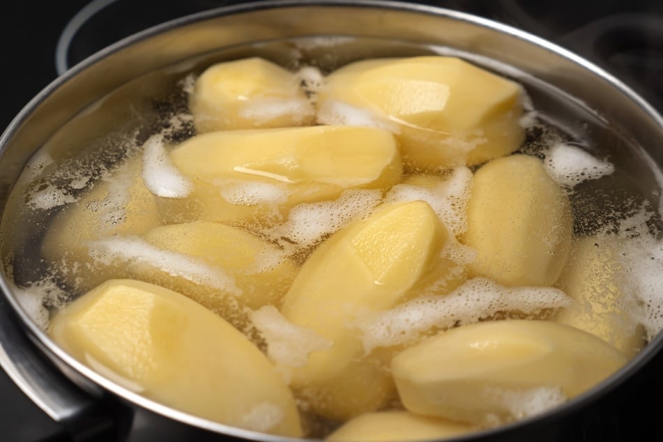 Nach etwa 15 bis 25 Minuten sind Kartoffeln meistens gar bzw. weich gekocht.