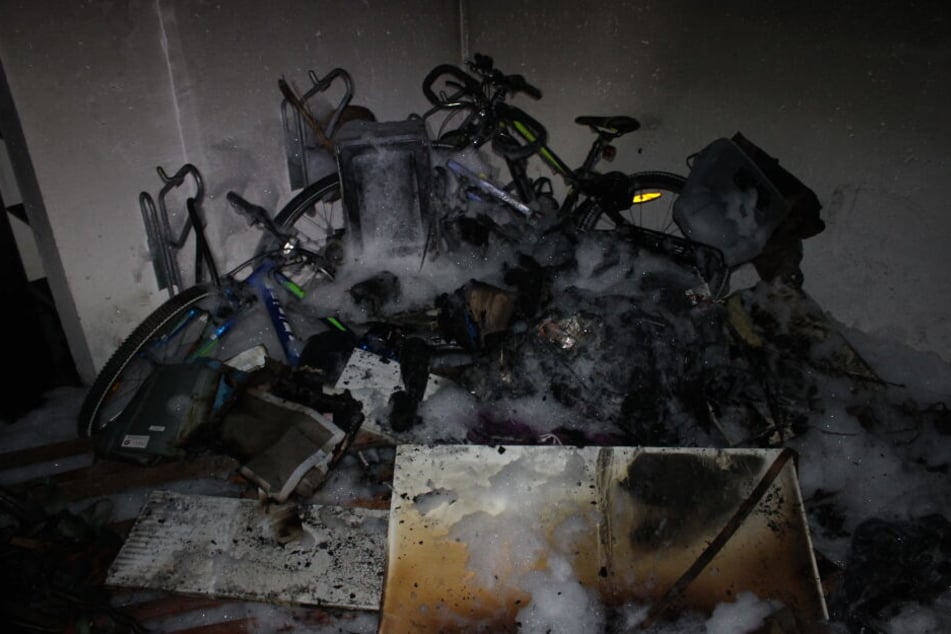Im Keller hatte anscheinend jemand Feuer gelegt.