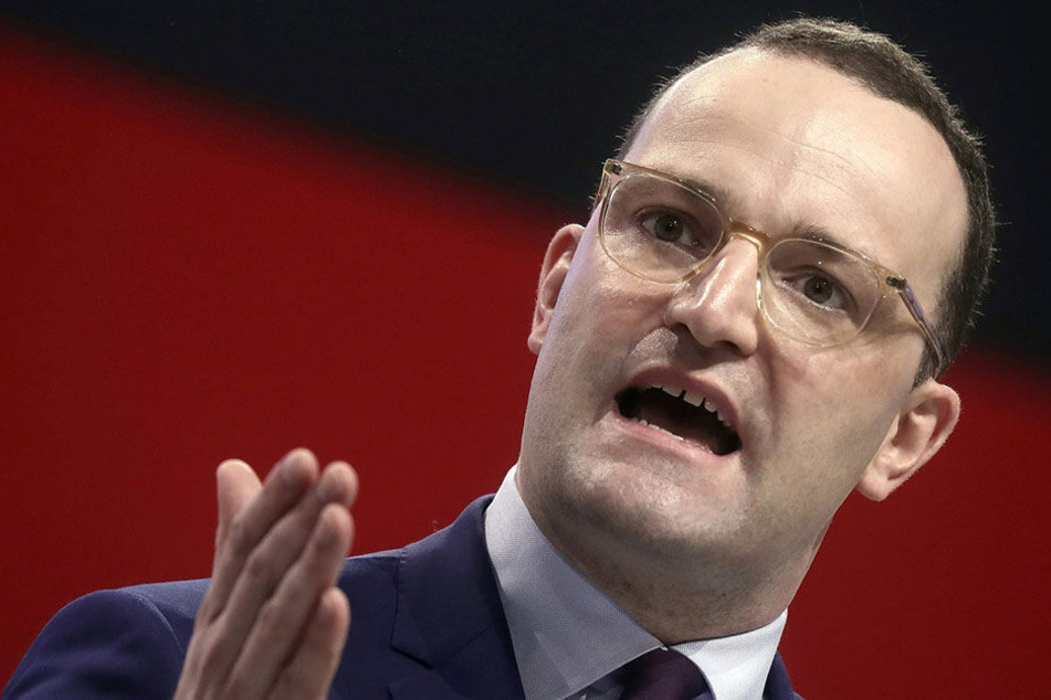 Jens Spahn möchte den deutschen Bürger vor einer Epidemie schützen - zur Not auch mit Bußgeldstrafen für Impfgegner.