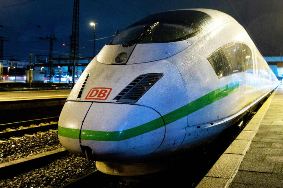 Auswirkungen des Wetters: Die Deutsche Bahn hat den Fern- und Regionalverkehr wegen des Sturmtiefs "Sabine" nach bundesweit eingestellt.