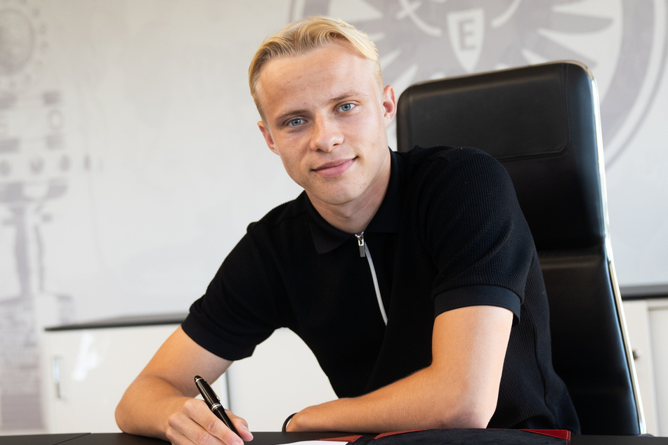 Oscar Højlund (19) wechselte erst vor wenigen Wochen an den Main, durfte aufgrund guter Trainingsleistungen bereits im DFB-Pokal und in der Bundesliga ran.