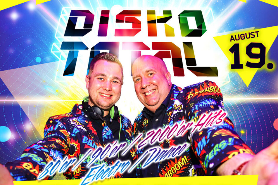 Die "Disko Total"-DJs Paddixx (l.) und DeDe spielen auf dem Partyboot das Beste der 80er, 90er und 2000er sowie angesagte Electro- und Dance-Hits.