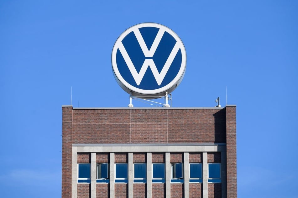 Die Porsche SE schreibt im ersten Quartal wegen hoher Abschreibungen einen Milliardenverlust.