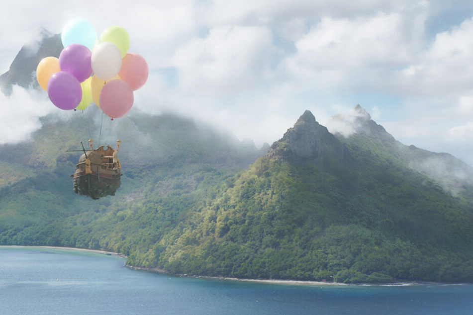 Wie in Disneys "Oben": Doch statt einem Haus fliegen einige Insekten mit einem Modellschiff zur Rettung der Marienkäfer in die Karibik.