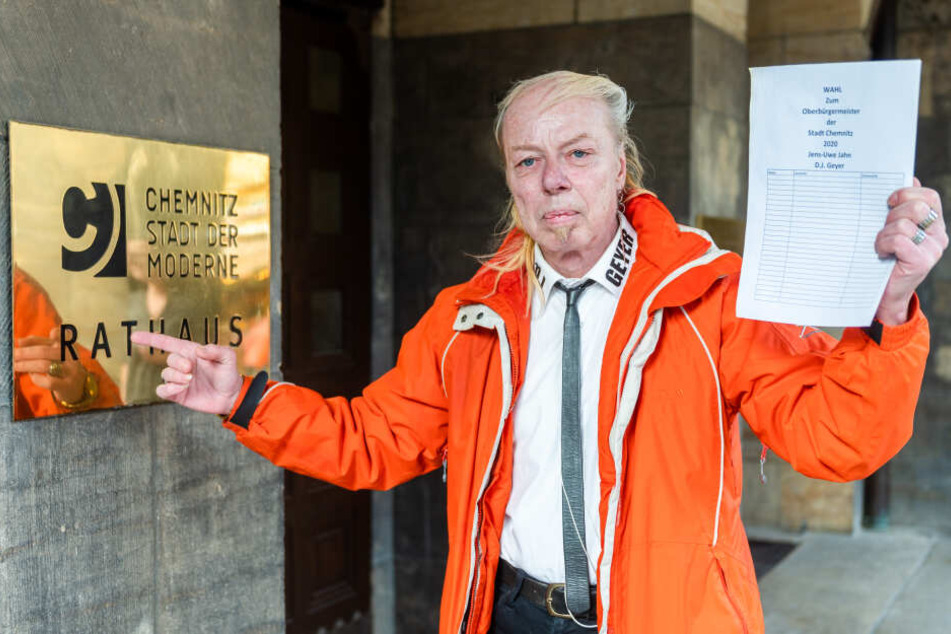 Hier will DJ Geyer rein - aber mit seinen selbstgebastelten Unterstützer-Listen kann Jens-Uwe Jahn (57) nicht zur Oberbürgermeisterwahl antreten.