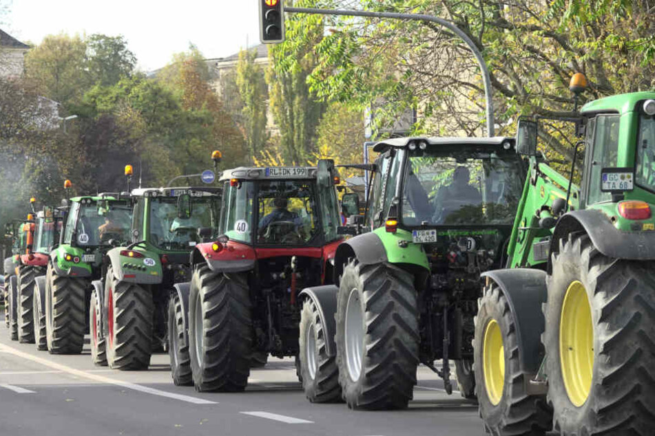 Hunderte Landwirte fahren durch die Chemnitzer City.