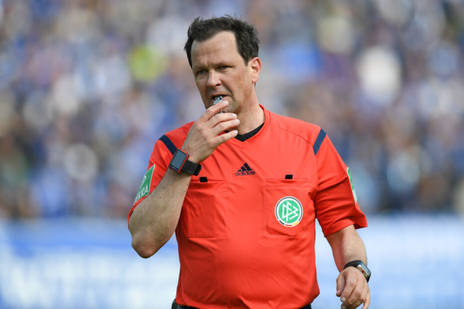 Schiri-Leiter Peter Sippel hatte bereits eine Erklärung dazu abgegeben, warum es nach der Meldung des Vorfalls zu keiner Stadiondurchsage kam.