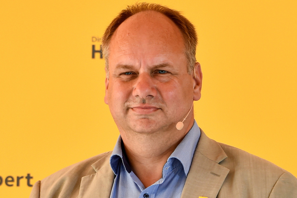 OB Dirk Hilbert (50, FDP).