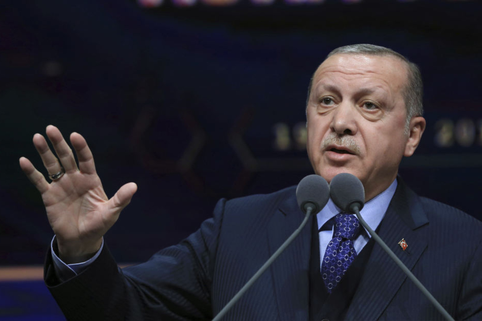 Der türkische Staatspräsident Recep Tayyip Erdogan meldete sich telefonisch bei dem 39-Jährigen und wünscht gute Besserung.