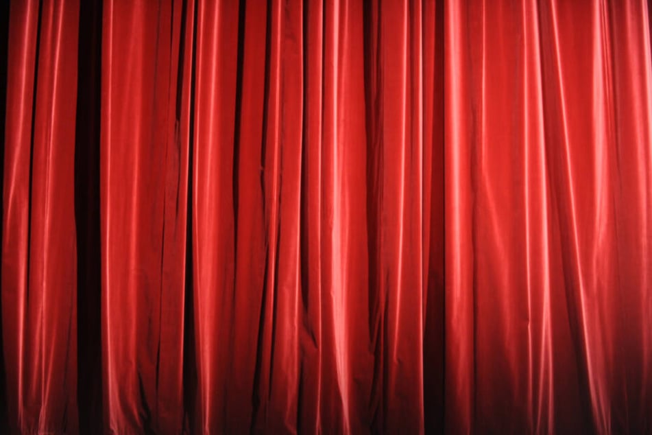 Hinter dem Vorhang wird sich das Nairobi Hope Theatre befinden. (Symbolbild)
