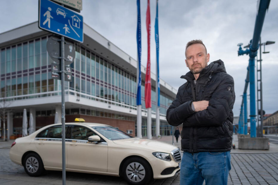 Taxifahrer Alexander Noack (43) fühlt sich von Knöllchenjägern abgezockt.