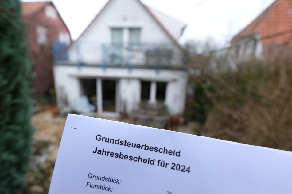 Alte Grundsteuerbescheide gelten nicht mehr. Zahlungen oder Daueraufträge sollten an den neuen Bescheid angepasst werden.