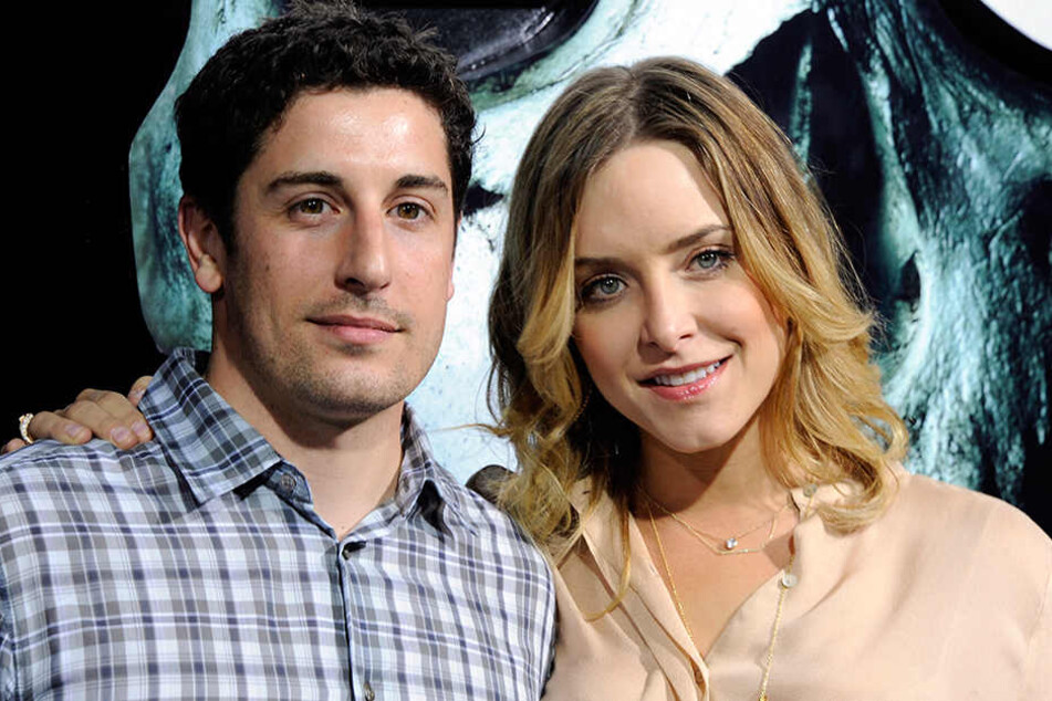 Jason Biggs (39, links) und seine Ehefrau Jenny Mollen (38, rechts).