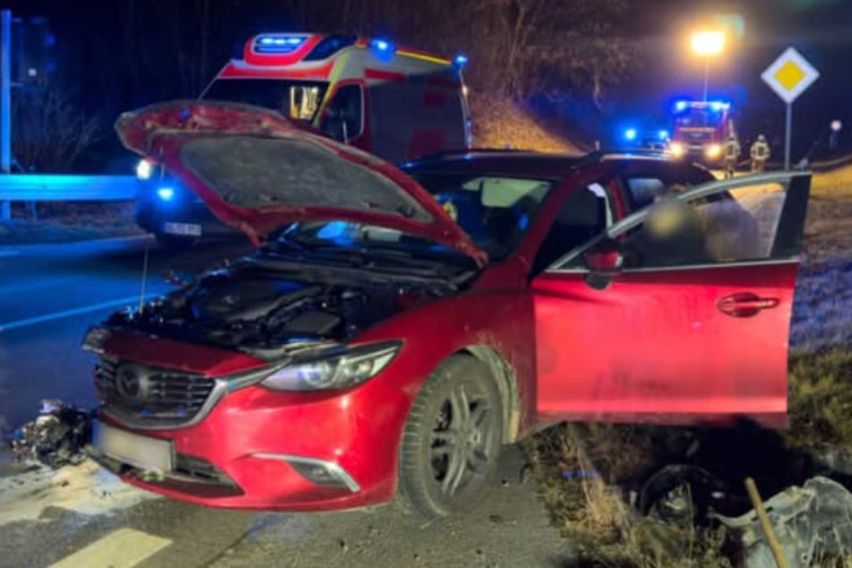 Im Harz krachte ein Mazda in eine Schrankenanlage.