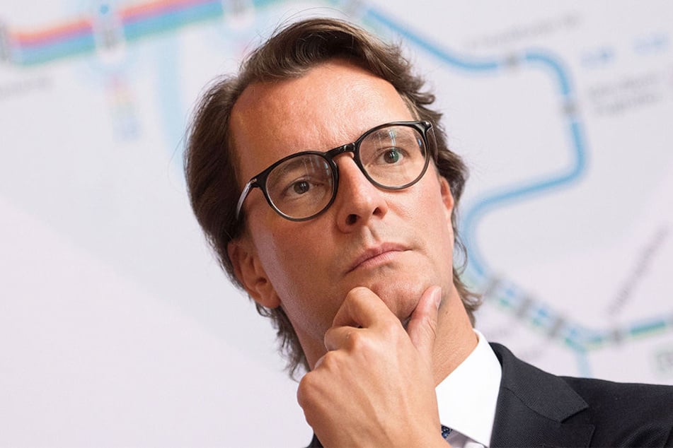 NRW-Verkehrsminister Hendrik Wüst (CDU) will das Sozialticket für die Bahn bis 2020 einstellen.