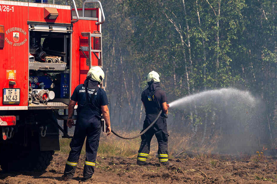 Alle Hände voll zu tun hatte die Feuerwehr bei einem Waldbrand in Jüterborg.