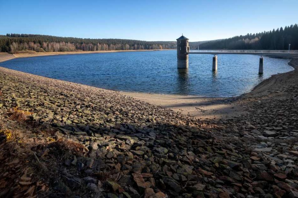 Wegen der langen Trockenheit und der niedrigen Wasserstände könnten bereits geringfügige Mengen nachteilige Auswirkungen auf die Gewässerökologie haben.