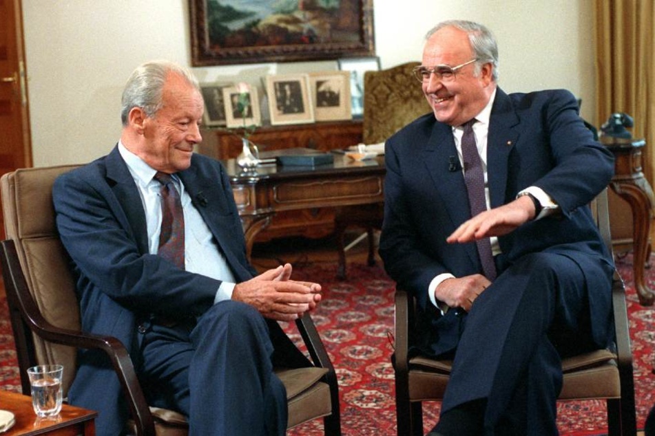 Kohl 1990 mit dem SPD-Ehrenvorsitzenden Willy Brandt in Bonn.