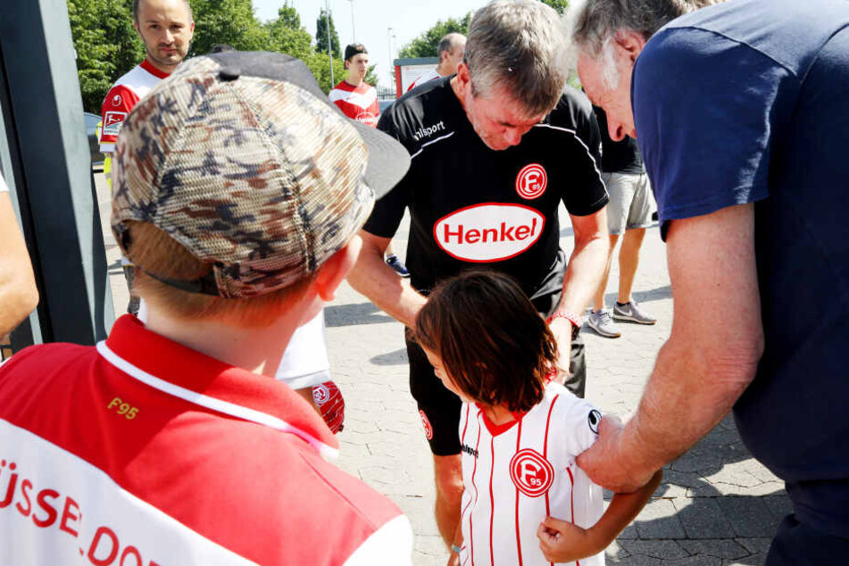 Das Opfer trug ein Trikot von Fortuna Düsseldorf. (Symbolbild)