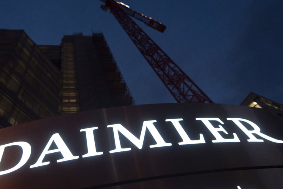 Ermittler durchsuchten am Dienstag mehrere Daimler-Standorte. (Symbolbild)