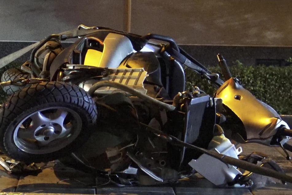 Am Dienstagabend ist ein 44-jähriger Rollerfahrer bei einem Unfall in Bonn-Holzlar schwer gestürzt.