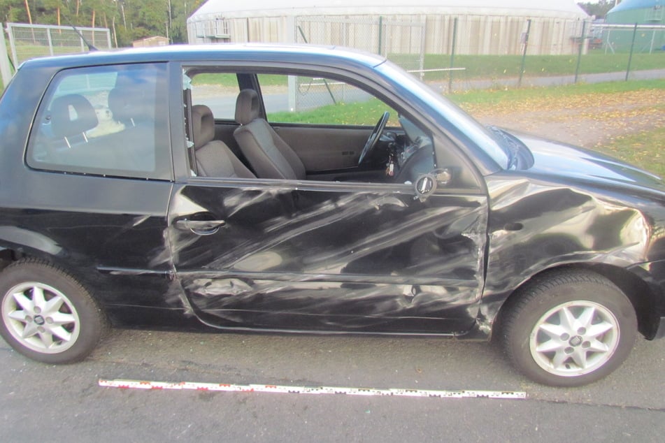 Traktor kracht in Auto: Fahrer hat Glück gehabt