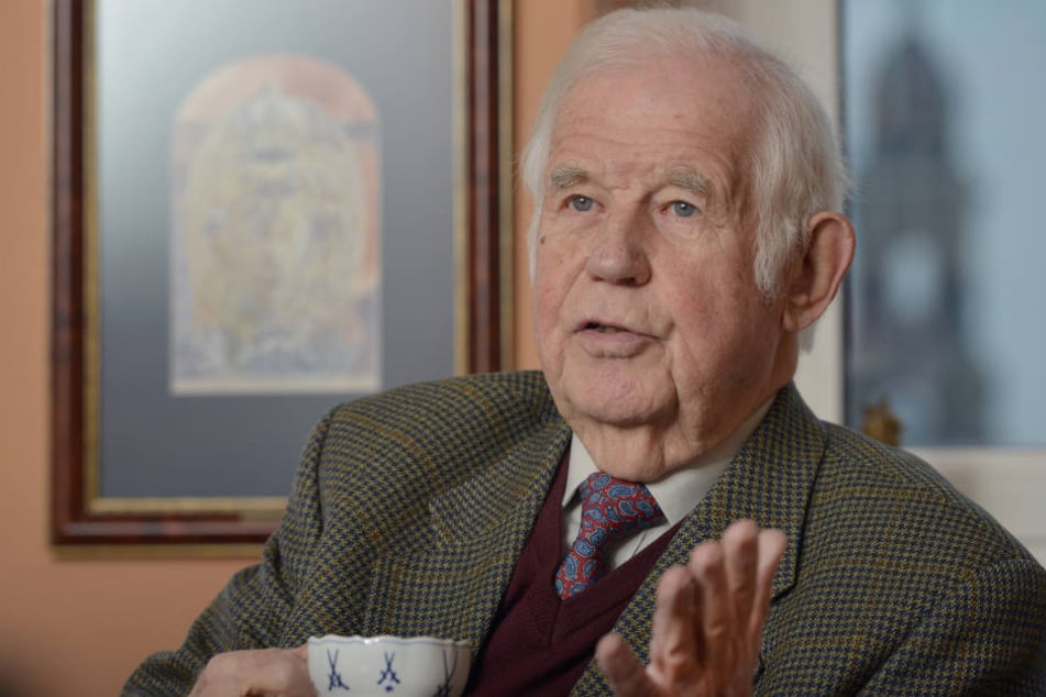 Alt-Ministerpräsident Kurt Biedenkopf (87, CDU) wettert gegen die Staatsregierung.