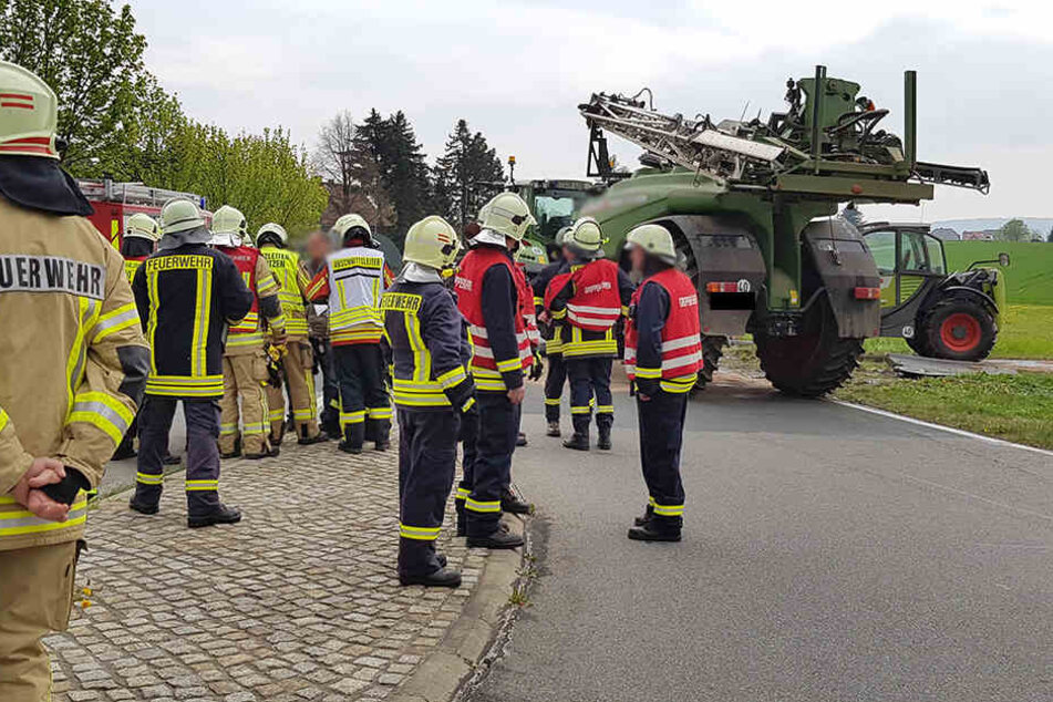 Auf der S111 war der Anhänger eines Traktors umgekippt.