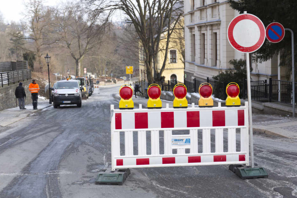 Die Karlsbader Straße ist zwischen der Waldschlösschenstraße und dem Abzweig Bodelschwingstraße voll gesperrt.