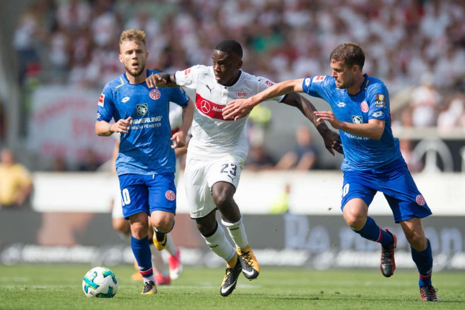 Orel Mangala (M) soll für ein Jahr nach Hamburg kommen.