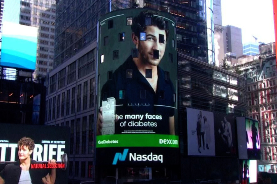 Wie hier Nick Jonas (31) war die Dresdnerin zum heutigen Weltdiabetestag ebenfalls auf dem Times Square zu sehen.