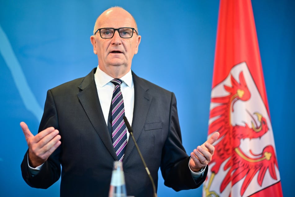 Brandenburgs Ministerpräsident Dietmar Woidke (63, SPD) hat sich nach dem Eindringen russischer Drohnen in den Luftraum über dem Nachbarland Polen beunruhigt gezeigt.