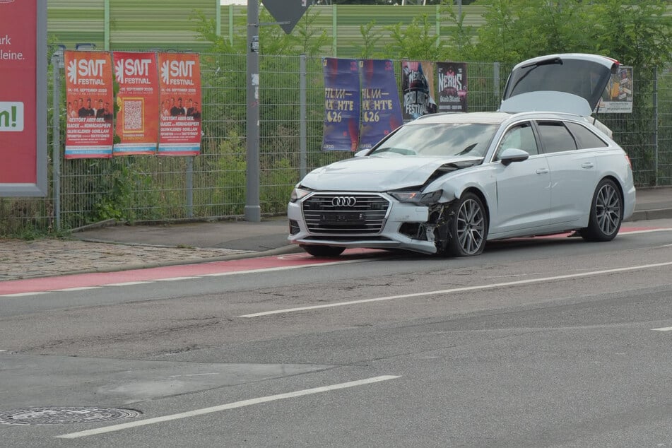 Audi kracht in Audi: Zwei Verletzte bei Unfall in Leipzig