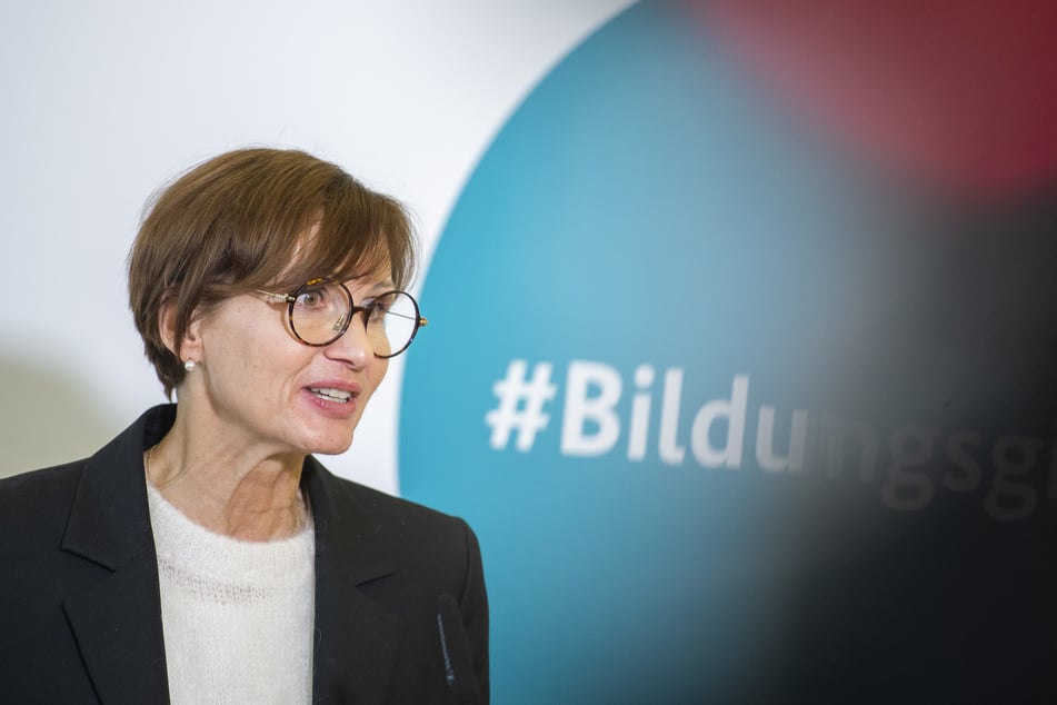 Bildungsministerin Bettina Stark-Watzinger (54) mahnt vor den katastrophalen Folgen des Lehrermangels.