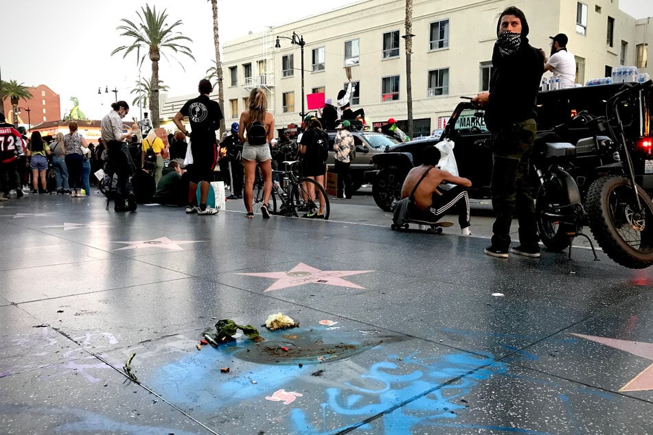 Der Stern von US-Präsident Trump auf dem berühmten Walk of Fame in Hollywood wurde bereits bei Protesten nach dem Tod des Afroamerikaners George Floyd schwarz übersprüht.