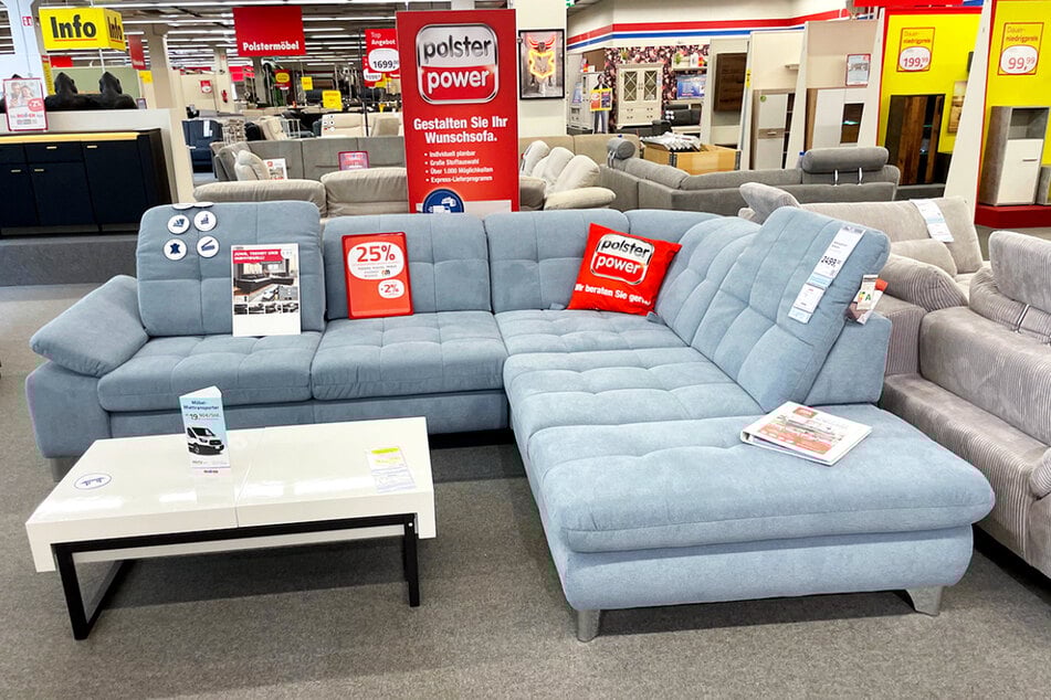 Zum verkaufsoffenen Sonntag (9.11.) schenkt ROLLER in Bous Kunden u. a. bis zu 700 Euro beim Möbelkauf.¹