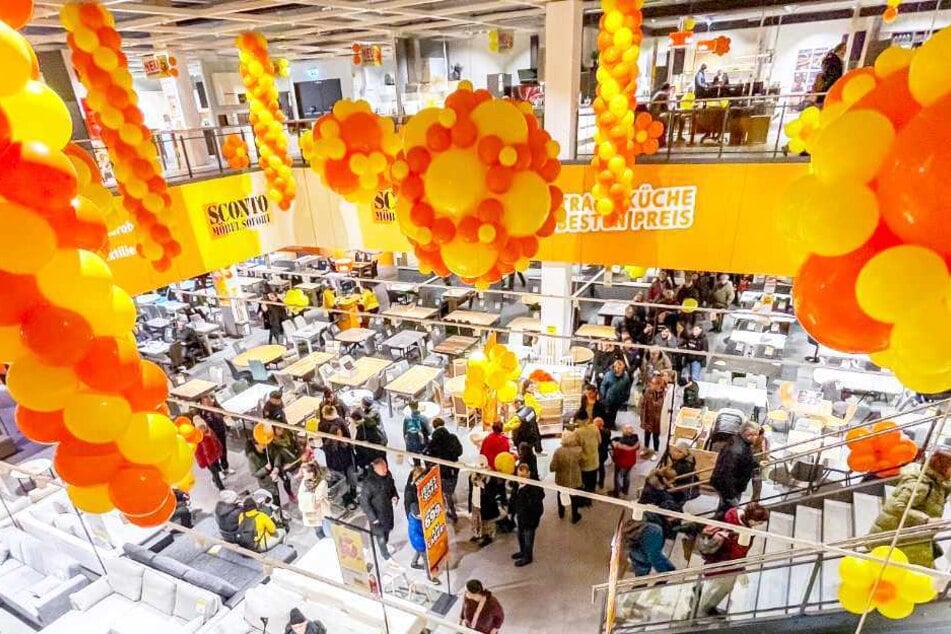 Dresdner stürmen neues Möbelhaus wegen diesen Angeboten