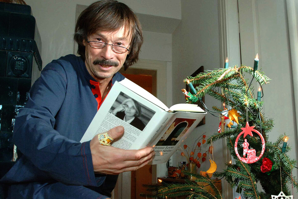 2006 präsentierte Eckard Lange sein schönstes Weihnachtsgeschenk - den Krimi "Blutige Steine" von Donna Leon.