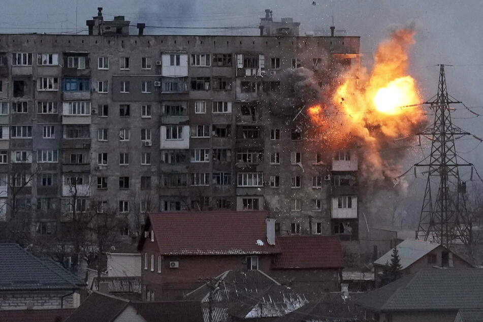 Hier schoss ein Panzer am 11. März auf einen Wohnblock in der inzwischen gefallenen Hafenstadt Mariupol.