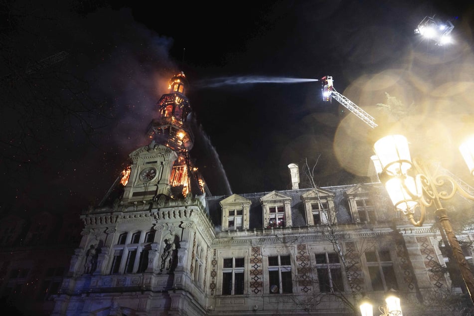 Doch der historische Glockenturm ist wohl nicht mehr zu retten.