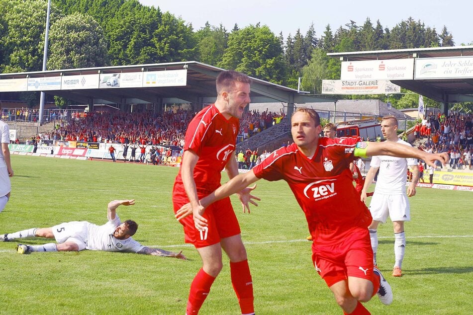 Er weiß, wie man aufsteigt: 2016 schoss Toni Wachsmuth (r.) den FSV Zwickau gegen Elversberg in die 3. Liga.