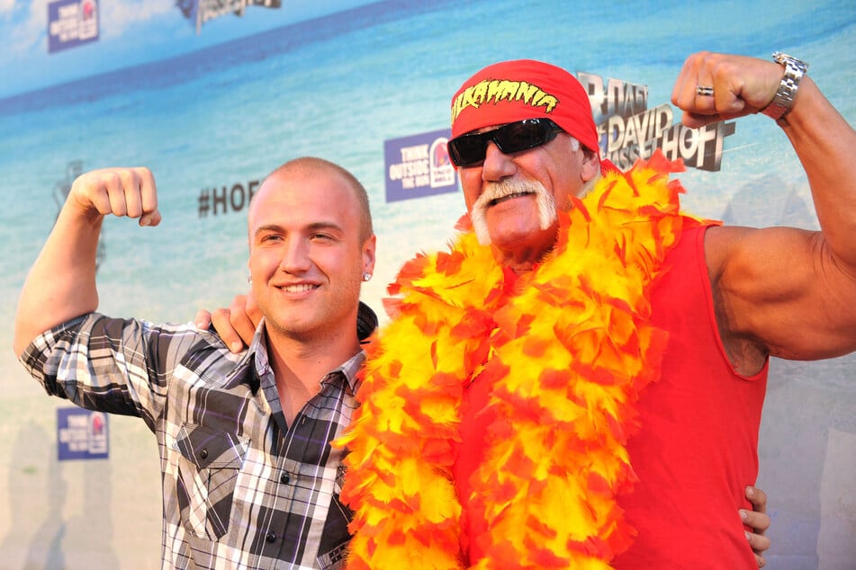 Nick Hogan (35 años, hombre) al lado de su famoso padre, Hulk Hogan (†71). (Imagen de archivo)