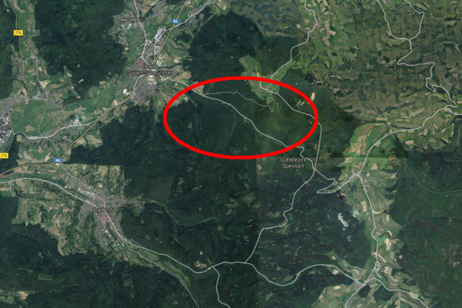 Der Unfall passierte auf der L3178 zwischen den Stadtteilen Mernes und Hausen.