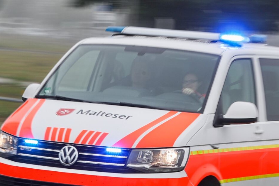 Die beiden Auto-Insassen wurden leicht verletzt. (Symbolbild)