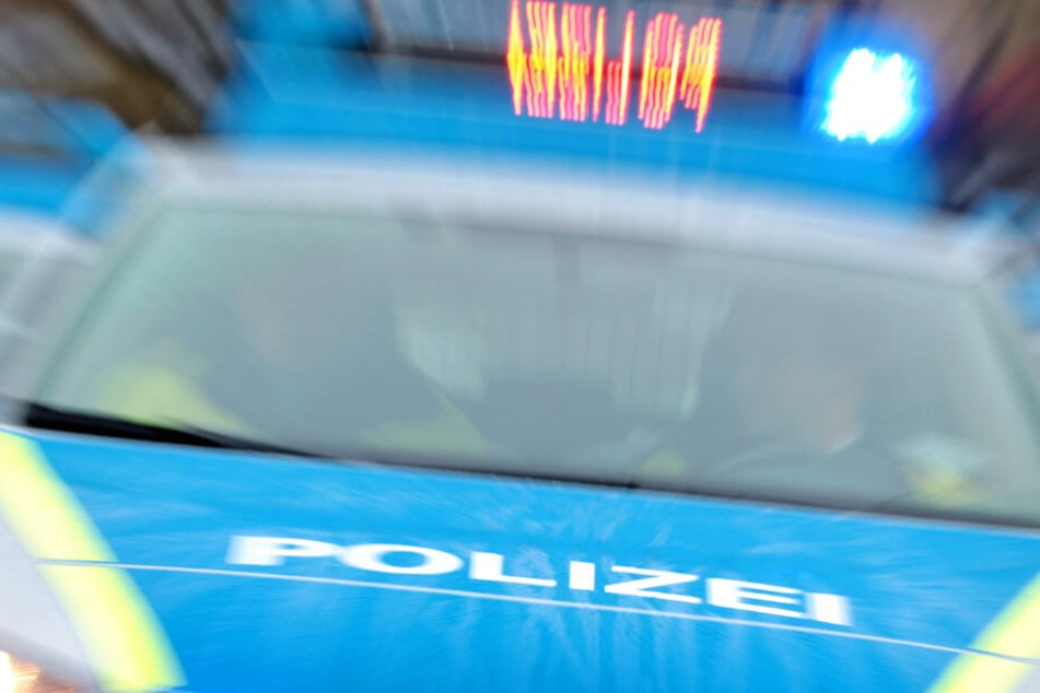 Ein Einsatzwagen der Polizei verursache den Unfall auf der A66 (Symbolbild).