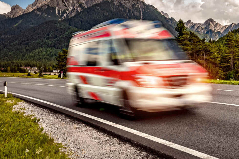 Die sofort alarmierten Rettungskräfte konnten nur noch den Tod des Wanderers feststellen. (Symbolbild)