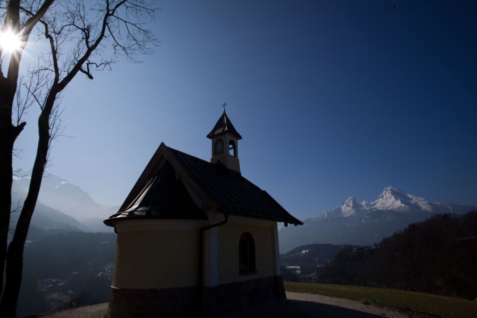 Die Weinfeld-Kapelle steht oberhalb von Berchtesgaden vor der Kulisse des Watzmann: Ein Blick, den Nicht-Ansässige nur noch als Touristen genießen können.