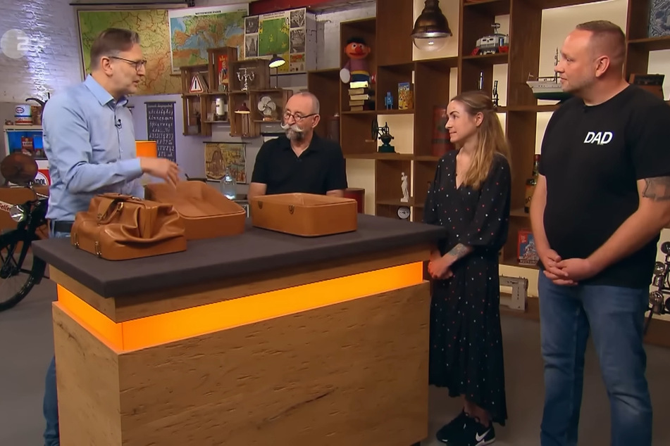 Bares für Rares: Hammer bei "Bares für Rares": Ehepaar kassiert 15-fachen Preis für Koffer-Set!