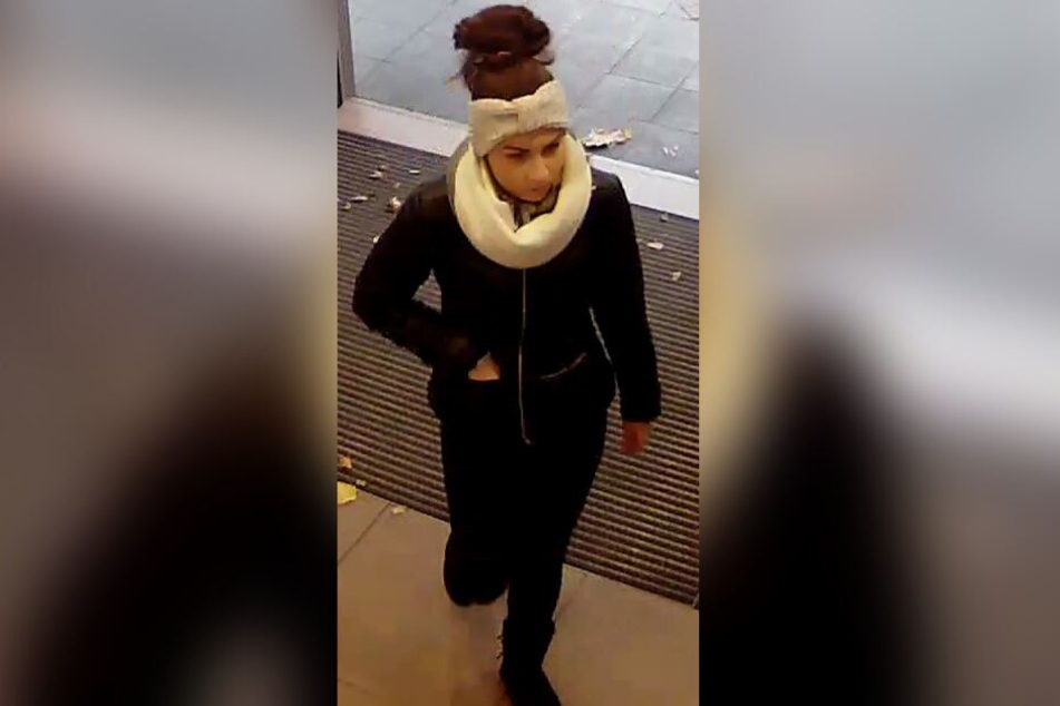 Mit diesem Bild sucht die Polizei derzeit nach einer Betrügerin.