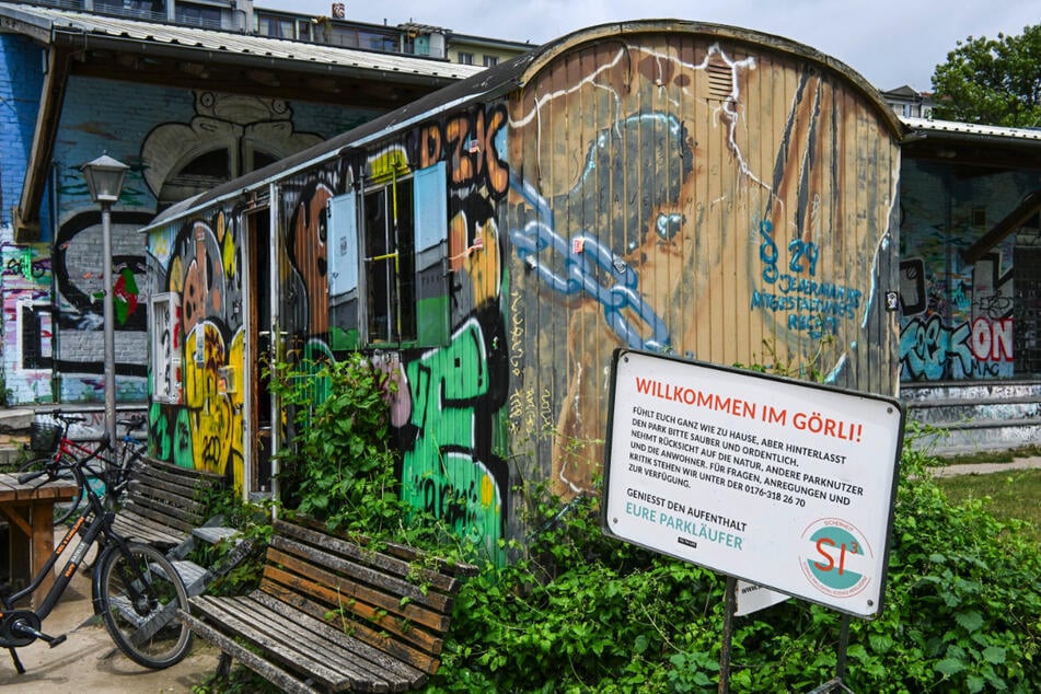 Berlin: Toiletten-Team auf Streife: DAS darf man in Friedrichshain-Kreuzberg nicht auf dem Örtchen tun!